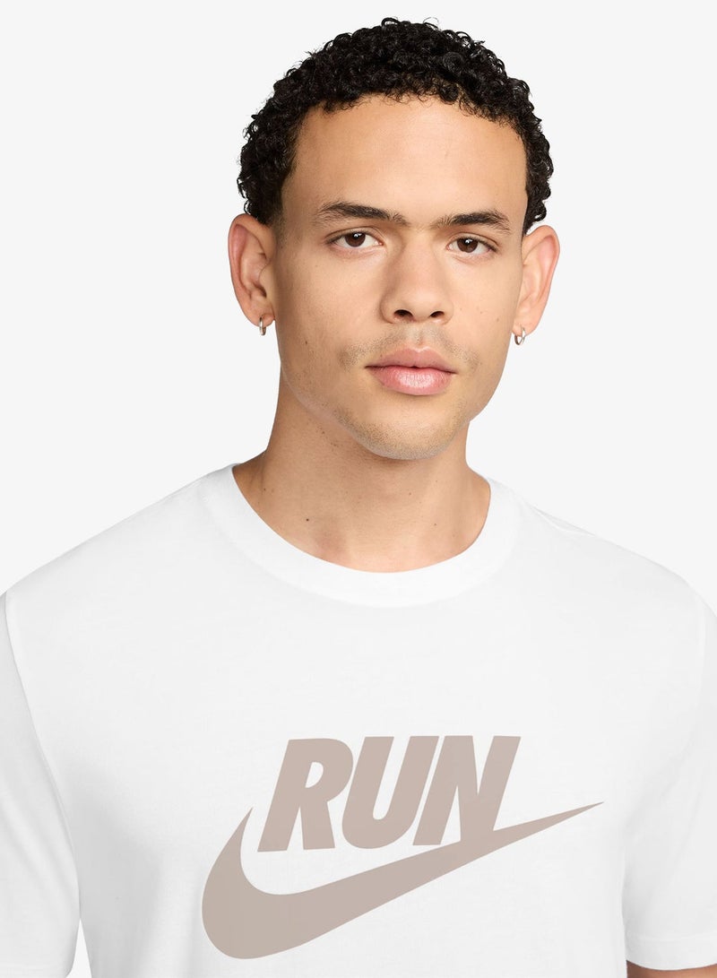 Nike Dri-Fit Run Swoosh T-Shirt - Image 3